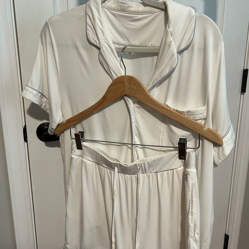 Cozy Earth White Short Sleeve bamboo Pajama Set M